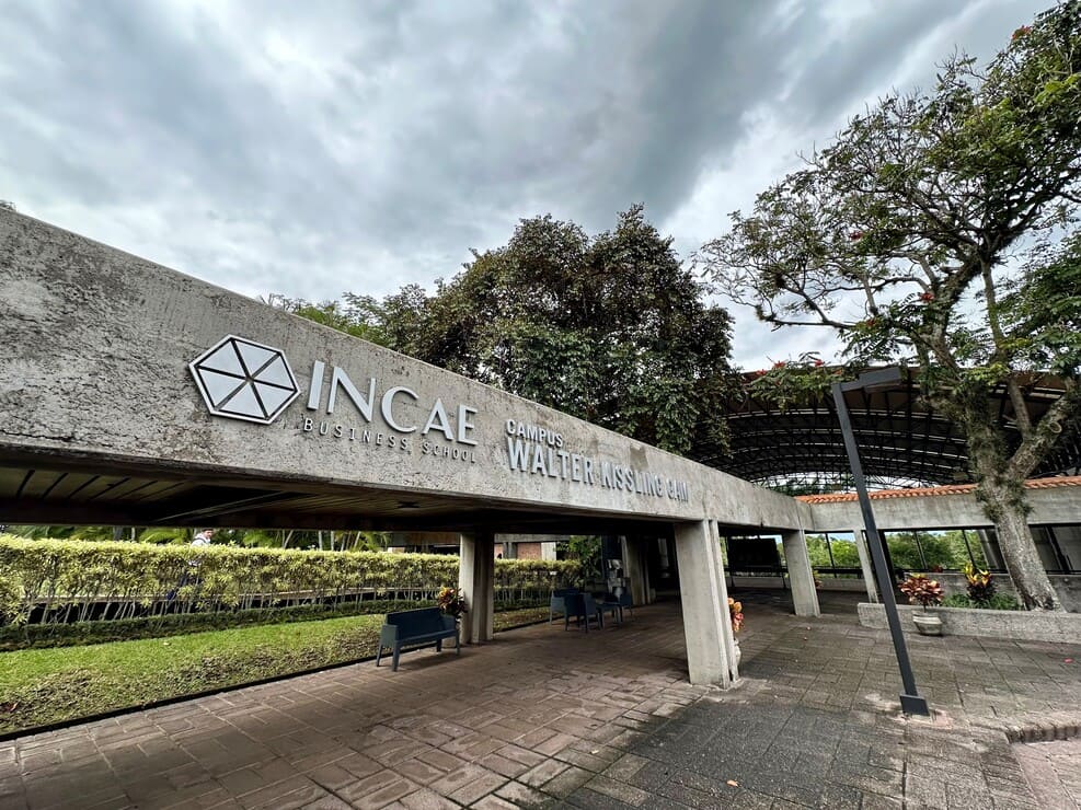 Ficohsa impulsa el desarrollo profesional de sus colaboradores a través de un convenio con INCAE