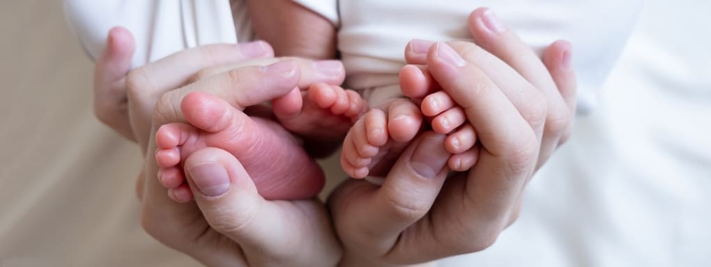 Riesgos del embarazo múltiple en subrogación: guía para personas de República Dominicana