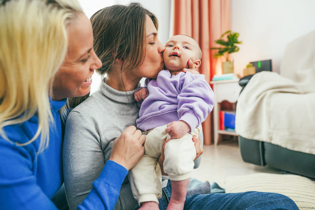 Soluciones en subrogación para formar familia: recursos para parejas del mismo sexo de California